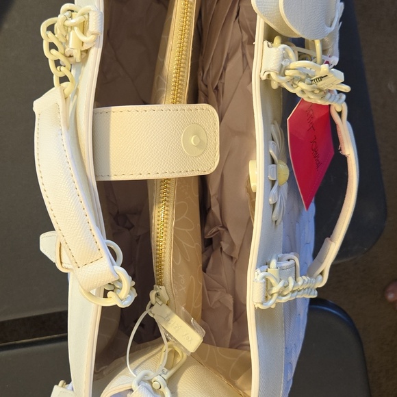 Betsey Johnson Blue Flower Tote - NWT - Picture 7 of 9